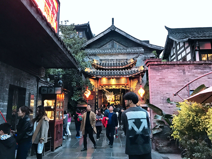 宽窄巷子小镇规划与文旅产业融合发展